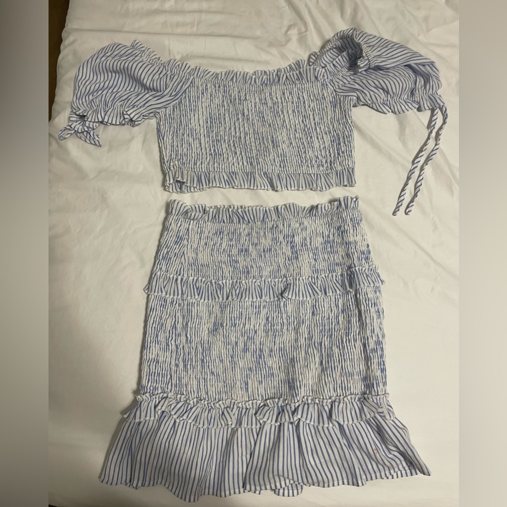 Shop Neighbor Two Piece Set (Medium) - Picture 3 of 4